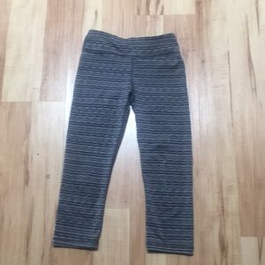 90° grey/black capri leggings